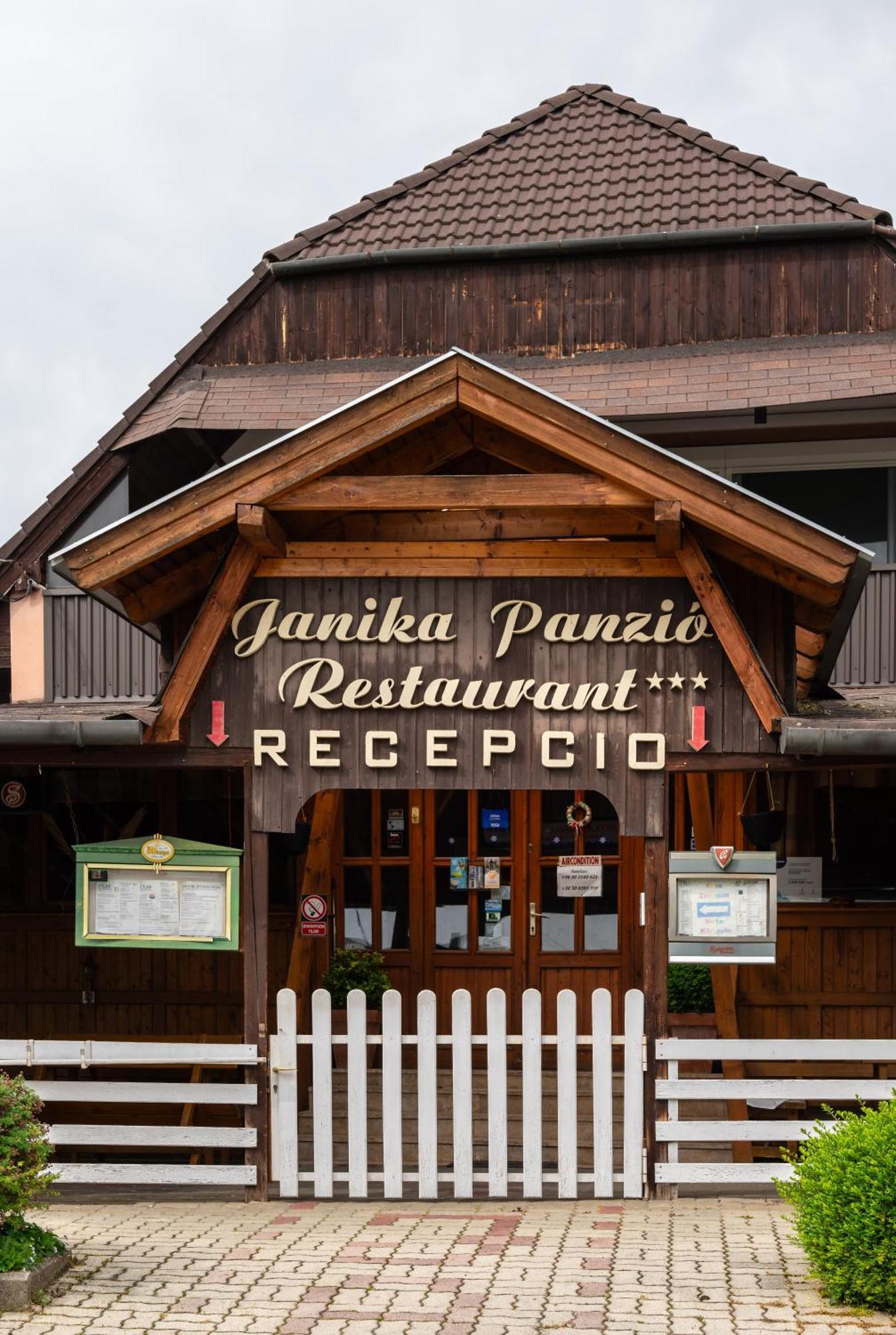 Hotel Janika Pension Vonyarcvashegy Exterior foto